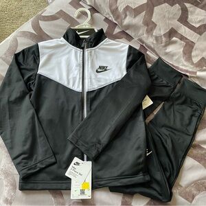 NIKE Youth Tracksuit (size 6-7)
